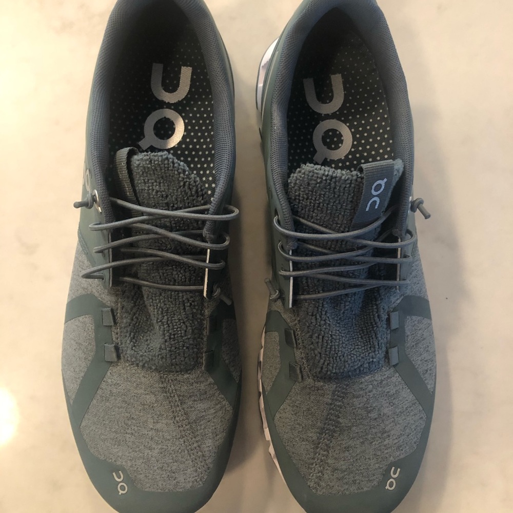 On cloud tennis shoe